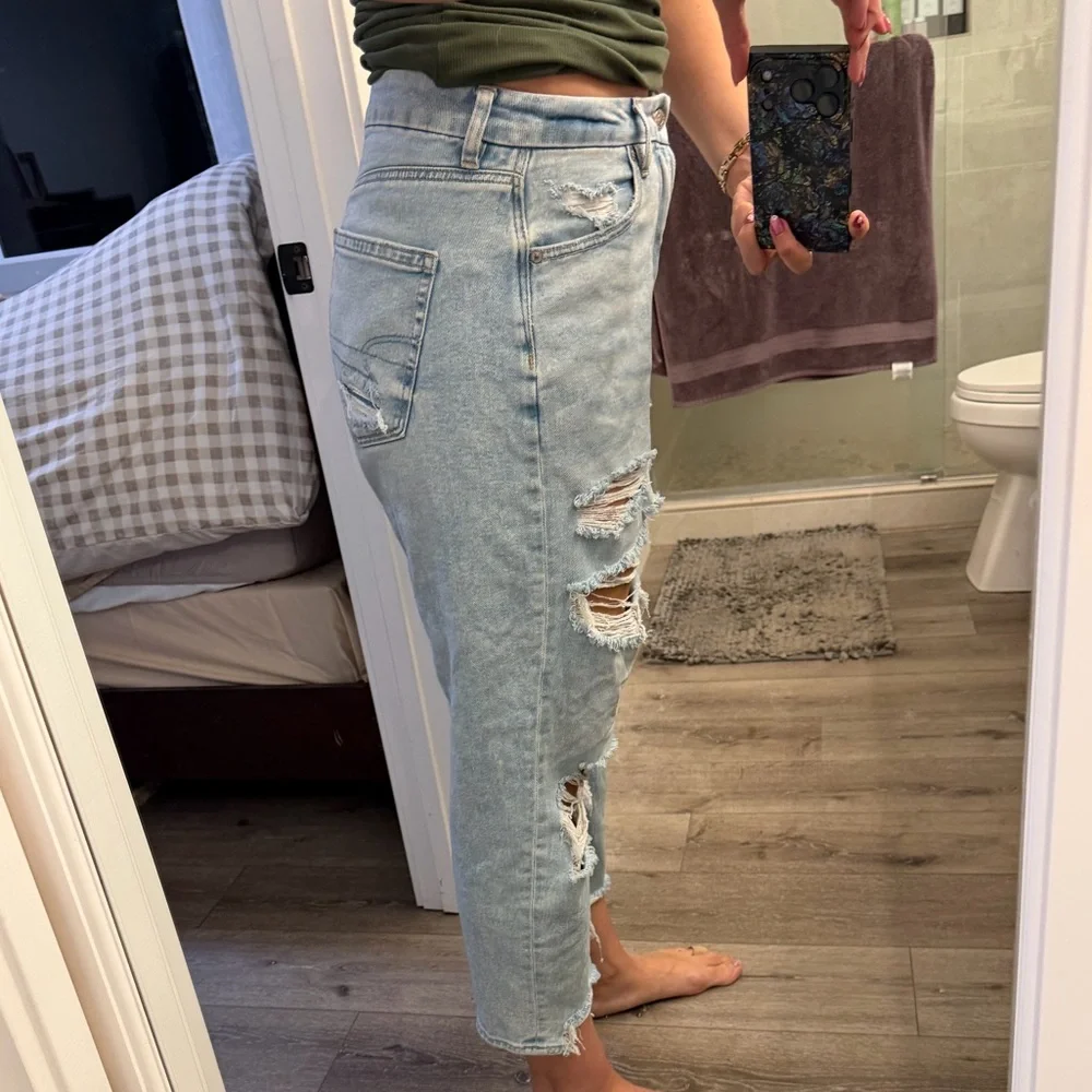 American Eagle Ripped Denim Jeans - Picture 9 of 14